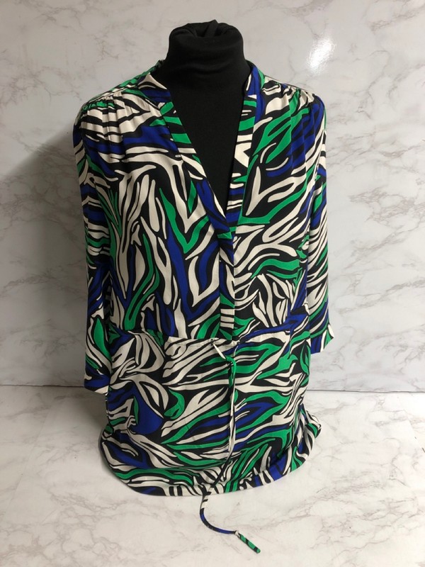 Lot 186  
            Nottingham SR5 - Delivery Only 

                
DIANE VON FURSTENBERG PRINTED MINI DRESS IN MULTICOLOR SILK SIZE:US/4 RRP:£373