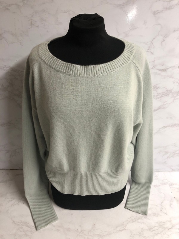 Lot 191  
            Nottingham SR5 - Delivery Only 

                
THEORY KNIT SWEATER IN BLUE CASHMERE SIZE:M RRP:£280