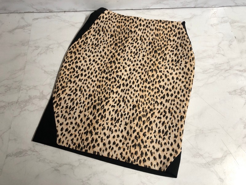 Lot 194  
            Nottingham SR5 - Delivery Only 

                
DIANE VON FURSTENBERG LEOPARD PENCIL SKIRT IN MULTICOLOR POLYESTER SIZE:UK2 RRP:£285