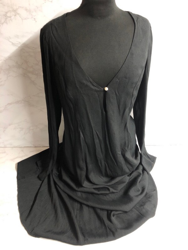 Lot 195  
            Nottingham SR5 - Delivery Only 

                
REFORMATION KEYHOLE FRONT MAXI DRESS IN BLACK VISCOSE SIZE:FR/42 RRP:£400