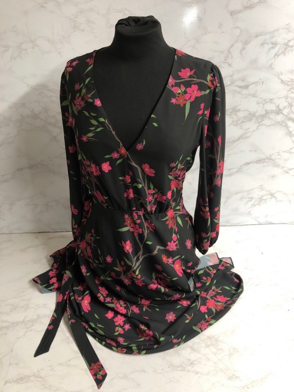 Lot 204  
            Nottingham SR5 - Delivery Only 

                
ALICE + OLIVIA LONG -SLEEVE MIDI DRESS IN FLORAL PRINT POLYESTER SIZE:US/4 RRP:£455