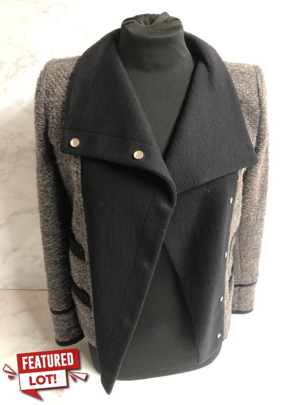Lot 208  
            Nottingham SR5 - Delivery Only 

                
IRO BOUCLE JACKET WITH LAPEL IN GREY POLYESTER SIZE:FR/34 RRP:£477
