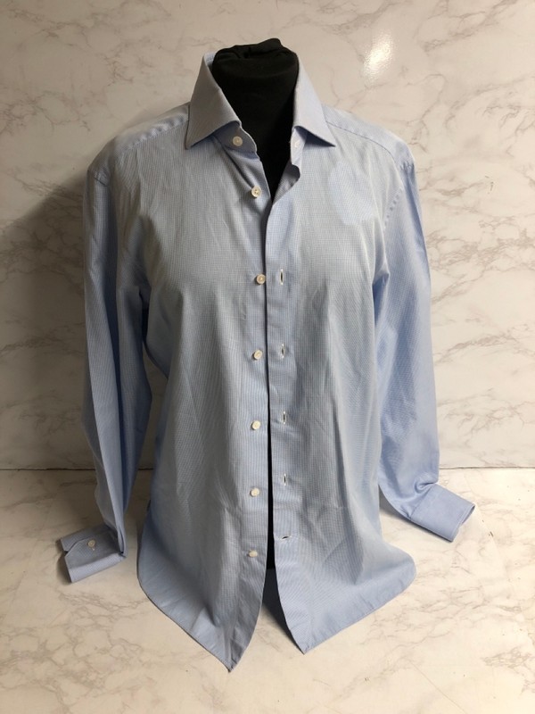 Lot 210  
            Nottingham SR5 - Delivery Only 

                
ERMENEGILDO ZEGNA HOUNDSTOOTH BUTTONDOWN SHIRT IN BLUE COTTON SIZE:FR/36 RRP:£275