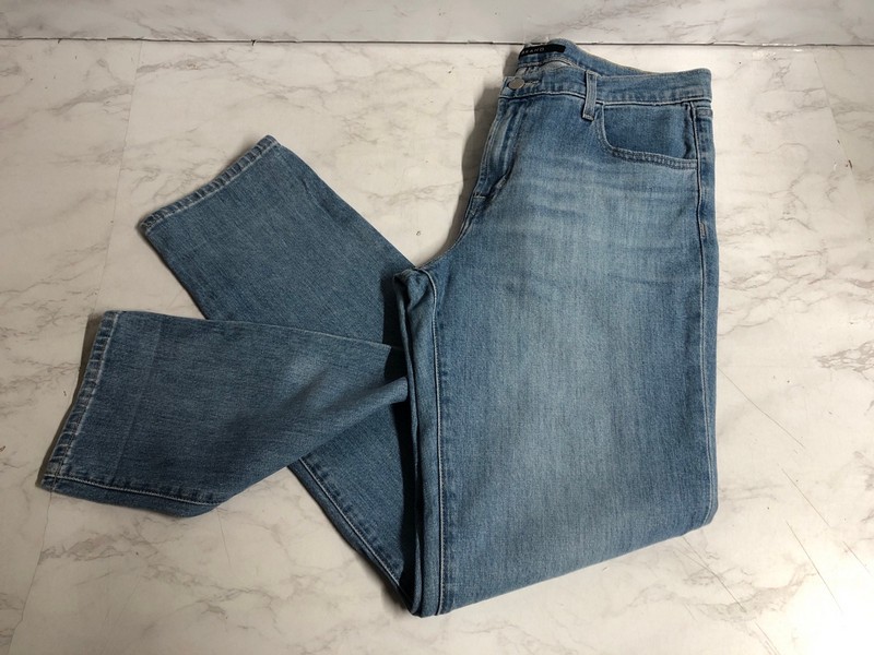 Lot 215  
            Nottingham SR5 - Delivery Only 

                
J BRAND CROPPED JEANS IN BLUE COTTON DENIM SIZE:L RRP:£260