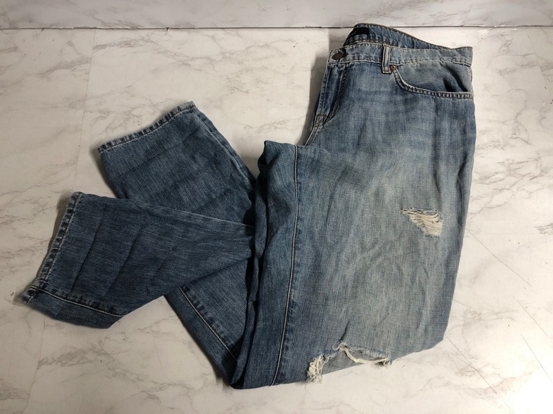 Lot 216  
            Nottingham SR5 - Delivery Only 

                
J BRAND DISTRESSED BOYFRIEND JEANS IN BLUE COTTON DENIM SIZE:M RRP:£275