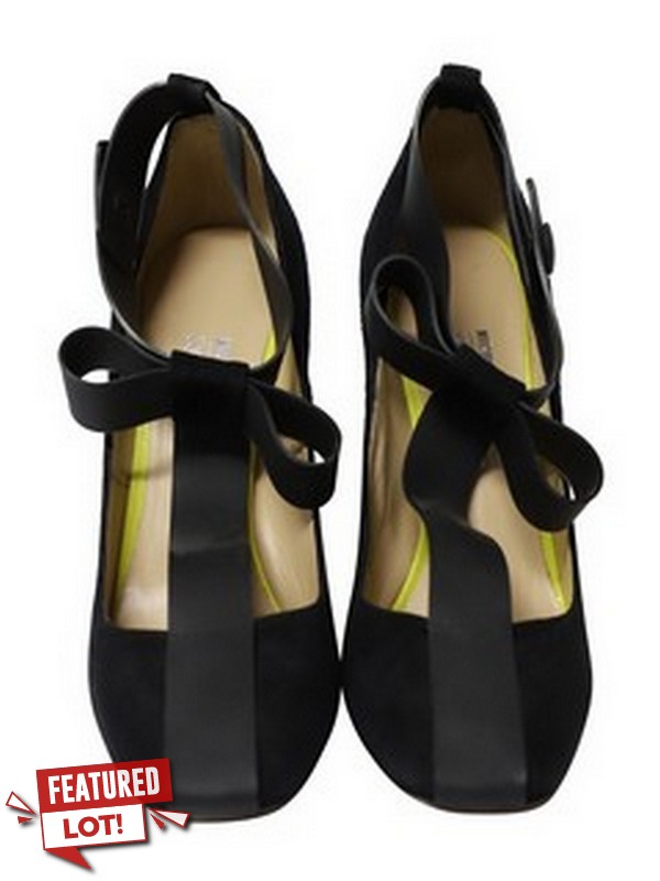 Lot 21  
            Nottingham SR5 - Delivery Only 

                
NICHOLAS KIRKWOOD BOW T-STRAP SNAP PUMPS IN BLACK SUEDE SIZE:EU/35 RRP:£580