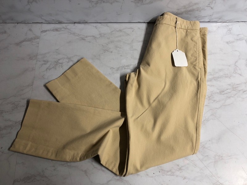 Lot 224  
            Nottingham SR5 - Delivery Only 

                
JOSEPH STRAIGHT-CUT TROUSERS IN CREAM VISCOSE SIZE:US/4 RRP:£245