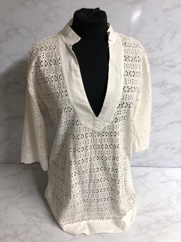 Lot 231  
            Nottingham SR5 - Delivery Only 

                
TORY BURCH EYELET TUNIC BLOUSE IN WHITE COTTON SIZE:S RRP:£399