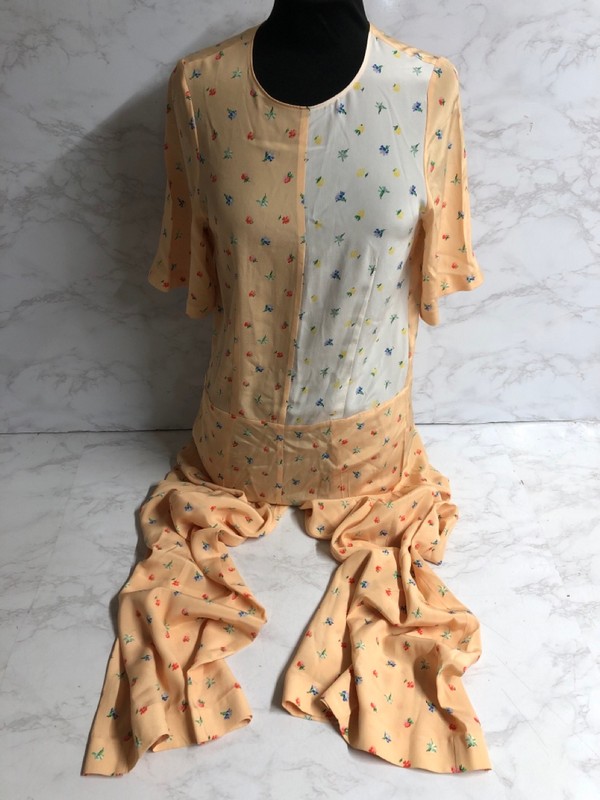 Lot 234  
            Nottingham SR5 - Delivery Only 

                
JOSEPH FLORAL CONTRAST PATCH JUMPSUIT IN BEIGE PRINT SILK SIZE:36 RRP:£530