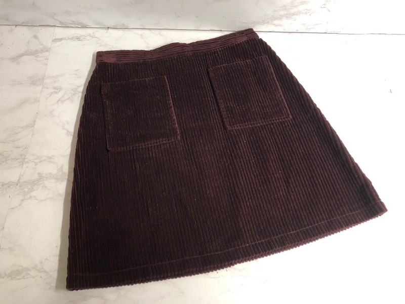 Lot 245  
            Nottingham SR5 - Delivery Only 

                
A.P.C. SOLENE CORDUROY SKIRT IN BURGUNDY COTTON SIZE:FR/36 RRP:£145