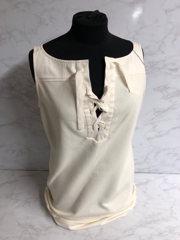 Lot 264  
            Nottingham SR5 - Delivery Only 

                
DIANE VON FURSTENBERG LACE UP HERONETTE DRESS IN WHITE COTTON SIZE:FR/40 RRP:£476