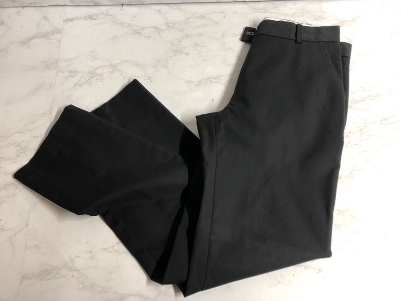Lot 286  
            Nottingham SR5 - Delivery Only 

                
JOSEPH STRAIGHT LEG TROUSERS IN BLACK WOOL SIZE:36 RRP:£285