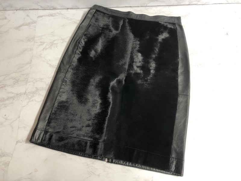 Lot 289  
            Nottingham SR5 - Delivery Only 

                
IRIS & INK PENCIL SKIRT IN BLACK LEATHER SIZE:US/4 RRP:£260