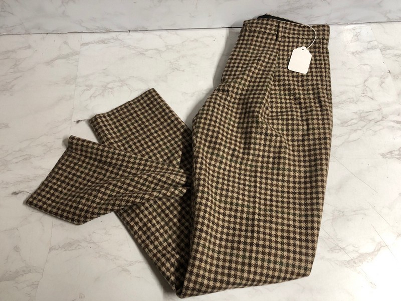 Lot 292  
            Nottingham SR5 - Delivery Only 

                
ACNE STUDIOS BOSTON CHECKED TROUSERS IN MULTICOLOR WOOL SIZE:EU/46 RRP:£355