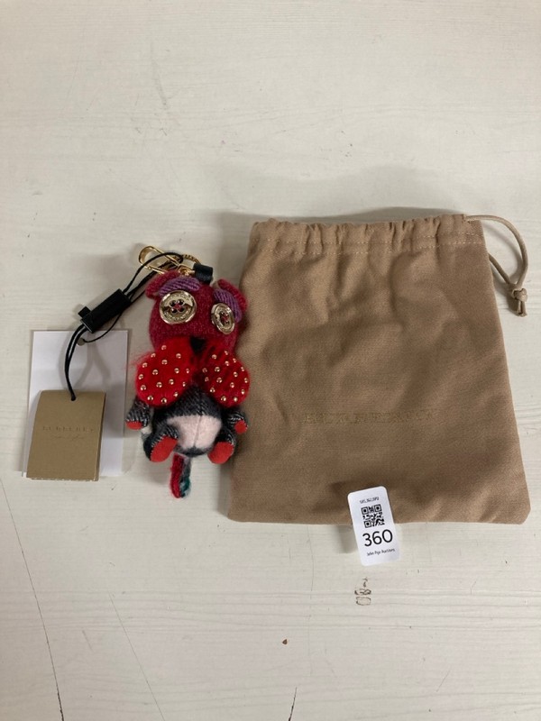 Lot 360  
            Nottingham SR5 - Delivery Only 

                
BURBERRY SEYMOUR BULL DOG CHARM IN MULTICOLOR WOOL ONE SIZE RRP:£230