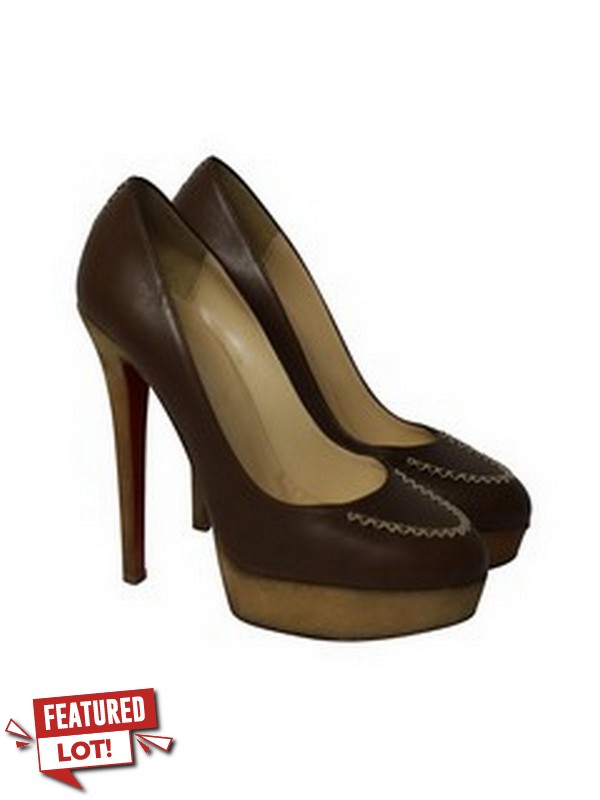 Lot 45  
            Nottingham SR5 - Delivery Only 

                
CHRISTIAN LOUBOUTIN RINANA PUMPS IN DARK BROWN LEATHER SIZE:IT/40 RRP:£750