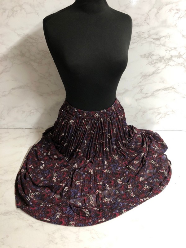 Lot 51  
            Nottingham SR5 - Delivery Only 

                
MICHAEL KORS PLEATED FLORAL-PRINT MAXI SKIRT IN MULTICOLOR POLYESTER SIZE:XS RRP:...