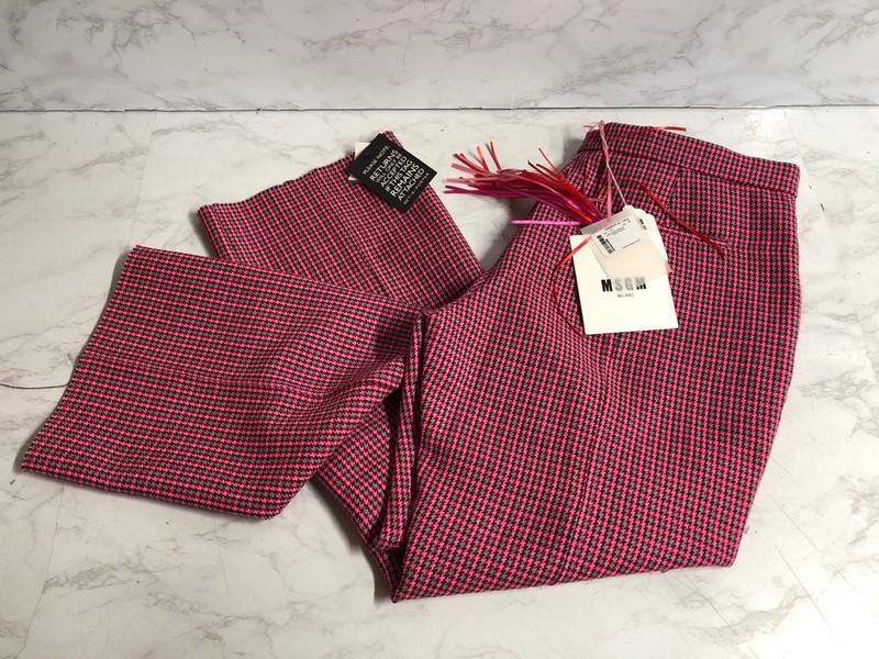 Lot 61  
            Nottingham SR5 - Delivery Only 

                
MSGM HOUNDSTOOTH CROPPED DRESS PANTS IN RED FLEECE WOOL US/14 RRP:£385