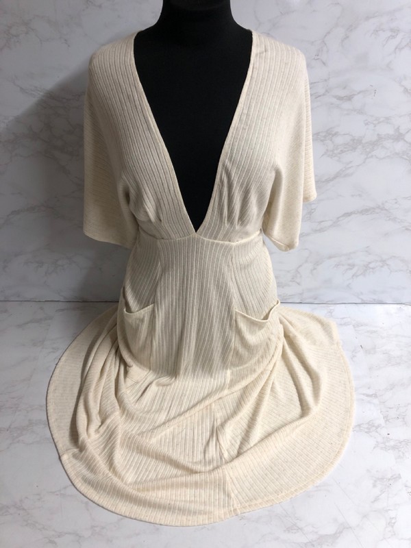 Lot 62  
            Nottingham SR5 - Delivery Only 

                
REFORMATION ANSEL MIDI DRESS IN CREAM TENCEL SIZE:US/2 RRP:£200