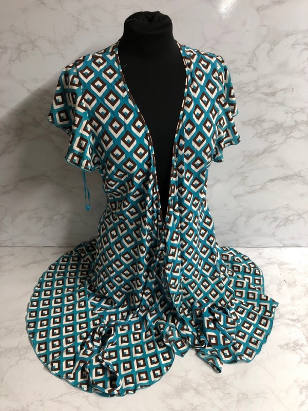 Lot 65  
            Nottingham SR5 - Delivery Only 

                
DIANE VON FURSTENBERG RUFFLED CUBIC PRINT WRAP DRESS IN BLUE VISCOSE SIZE:S RRP:£350