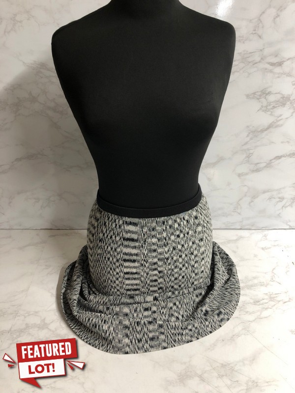 Lot 69  
            Nottingham SR5 - Delivery Only 

                
SANDRO PARIS PRINTED KNEE-LENGTH SKIRT IN BLACK VISCOSE SIZE:US/2 RRP:£495