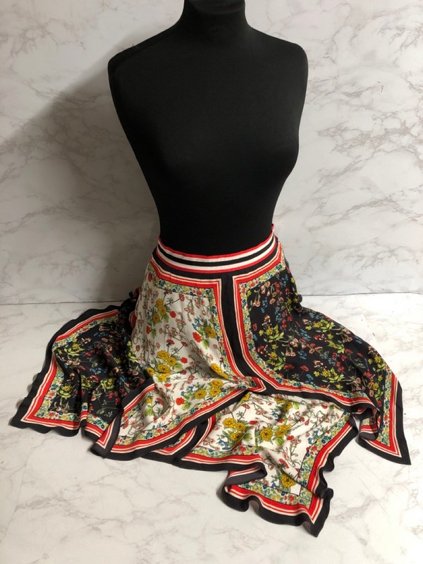Lot 72  
            Nottingham SR5 - Delivery Only 

                
ALICE + OLIVIA MAURA TIERED HANKDERCHIEF HEM SKIRT IN MULTICOLOR POLYESTER SIZE:U...