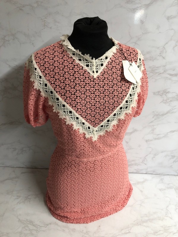 Lot 89  
            Nottingham SR5 - Delivery Only 

                
SANDRO PARIS GAVIN TWO-TONE PUFF SLEEVE LACE DRESS IN PINK POLYESTER SIZE:S RRP:£349