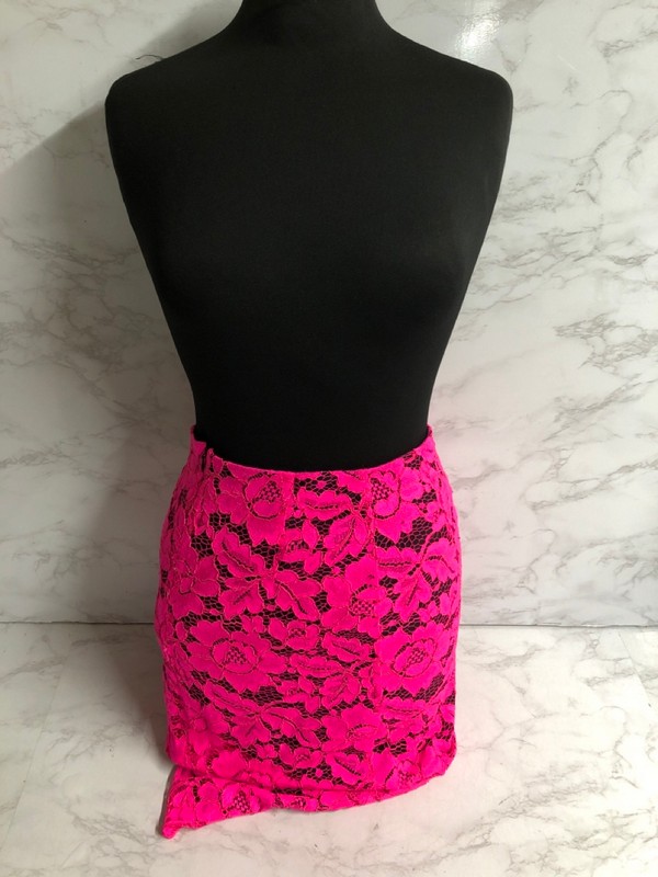 Lot 92  
            Nottingham SR5 - Delivery Only 

                
SANDRO PARIS LACE MIDI SKIRT IN PINK POLYESTER SIZE:S RRP:£185
