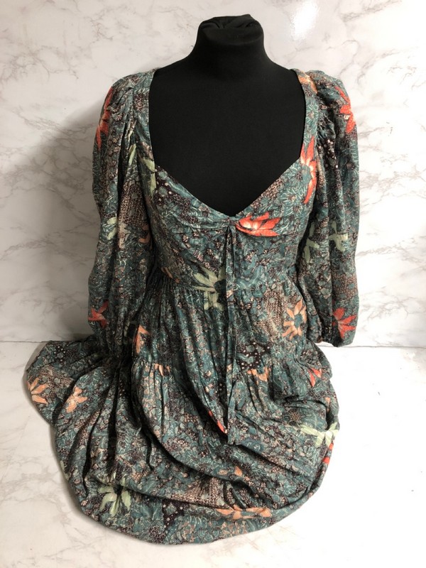 Lot 99  
            Nottingham SR5 - Delivery Only 

                
ULLA JOHNSON KEMALA FLORAL PRINT MIDI DRESS IN MULTICOLOR COTTON SIZE:US/2 RRP:£249