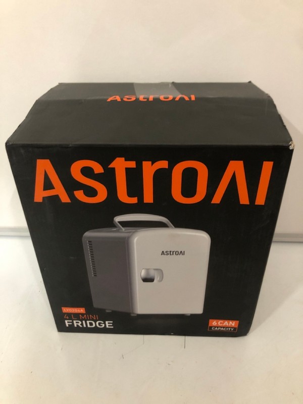 Lot 400  
            Nottingham SR7 - Delivery Only 

                
ASTROAI 4L MINI FRIDGE