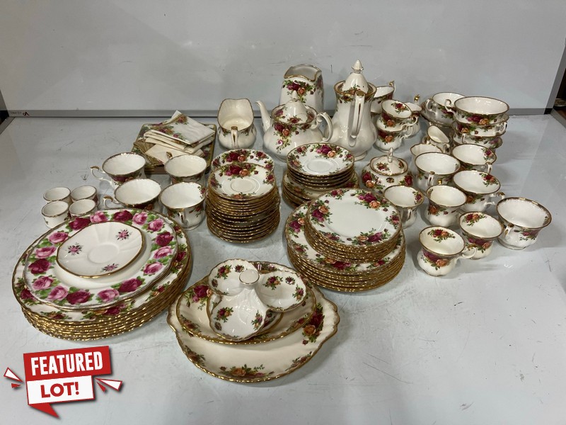Lot 471  
            Nottingham SR7 - Delivery Only 

                
QTY OF ROYAL ALBERT OLD COUNTRY ROSES DINNER SERVICE CHINA SET TO INC SAUCERS, TE...