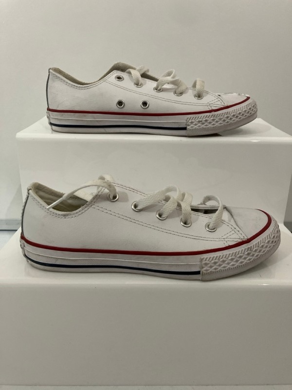 Lot 643  
            Nottingham SR7 - Delivery Only 

                
PAIR OF CONVERSE KIDS TRAINERS (UK SIZE 1)