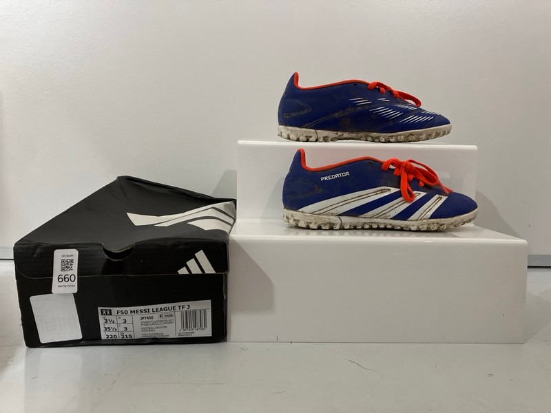 Lot 660  
            Nottingham SR7 - Delivery Only 

                
PAIR OF KIDS ADIDAS PERDATOR BLUE AND ORANGE ASTRO TRAINERS SIZE : UK 2