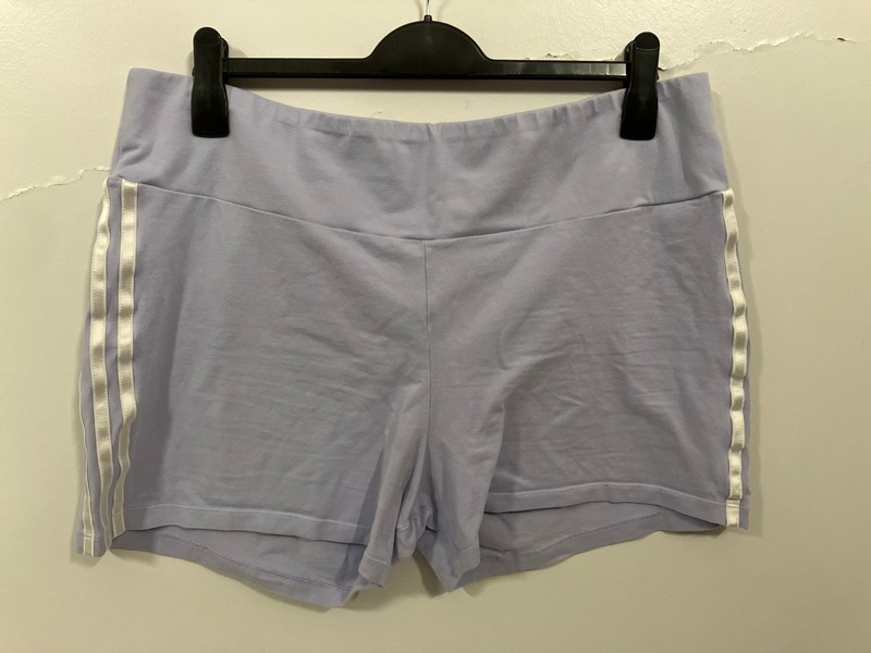 Lot 661  
            Nottingham SR7 - Delivery Only 

                
ADIDAS PURPLE WOMEN'S SHORTS SIZE: UK 2XL 24-26