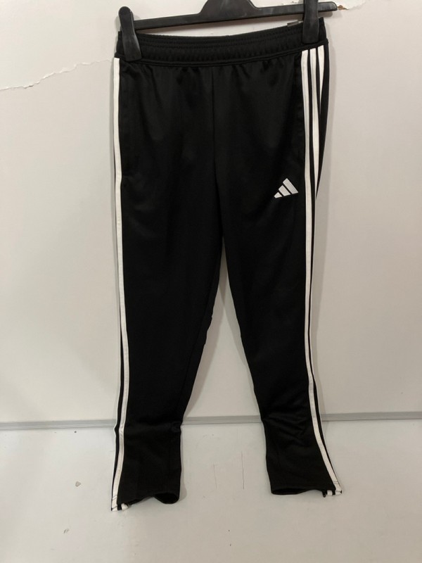 Lot 662  
            Nottingham SR7 - Delivery Only 

                
ADIDAS KIDS AEROREADY JOGGERS SIZE: 13-14YRS