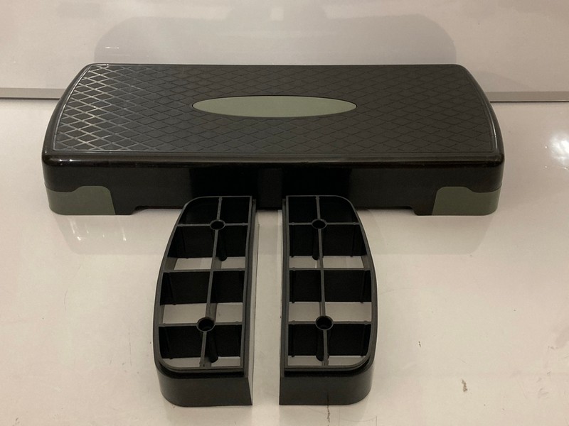 Lot 669  
            Nottingham SR7 - Delivery Only 

                
AB AEROBIC EXERCISE STEP PLATFORM