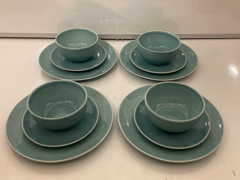 Lot 682  
            Nottingham SR7 - Delivery Only 

                
VERY HOME BLUE RENNES REACTIVE GLAZE 12-PEICE DINNER SET