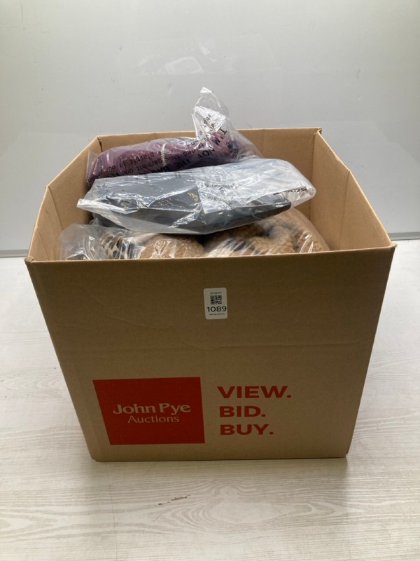 Lot 1089  
            Nottingham SR9 - Delivery Only 

                
BOX OF CLOTHING ITEMS IN VARIOUS SIZES AND DESIGNS