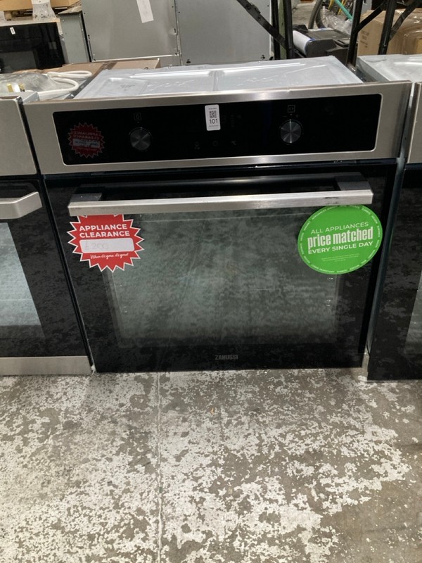 Lot 101  
            Nottingham SR1 - Delivery or Collection 

                
ZANUSSI BUILT SINGLE OVEN - MODEL. ZOHNA7XN - RRP£239.99