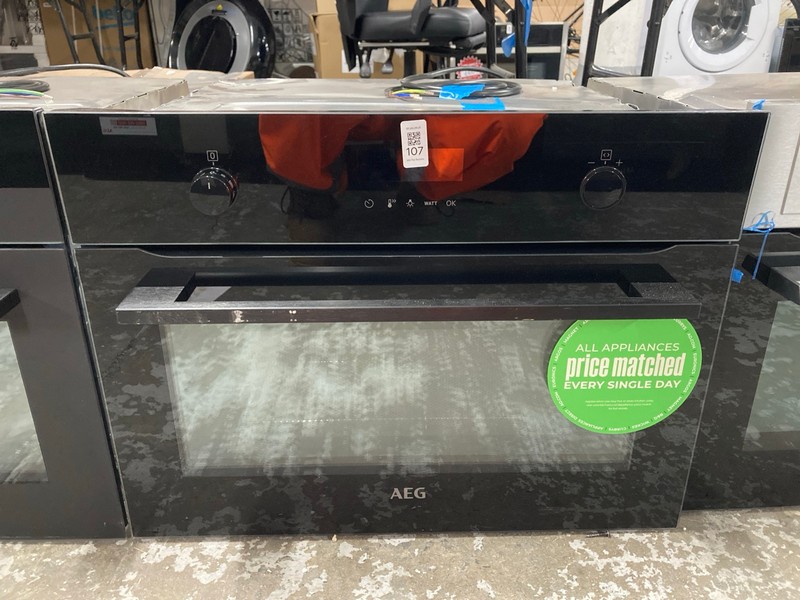 Lot 107  
            Nottingham SR1 - Delivery or Collection 

                
AEG BUILT IN MICROWAVE OVEN - MODEL - KMK565060B - ORIGINAL RRP - £499.99