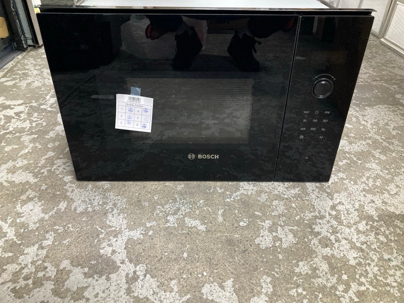 Lot 149  
            Nottingham SR1 - Delivery or Collection 

                
BOSCH BUILT IN MICROWAVE OVEN - MODEL - BFL253MB0B - ORIGINAL RRP - £379.99