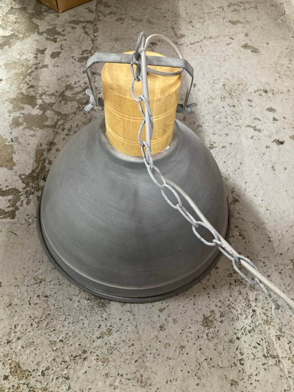 Lot 165  
            Nottingham SR1 - Delivery or Collection 

                
AURA CEILING PENDANT CONCRETE EFFECT