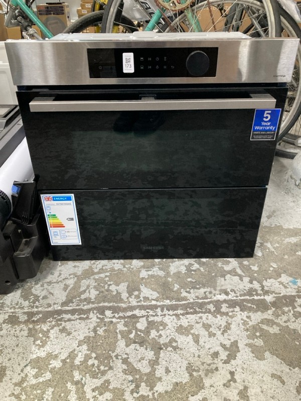 Lot 173  
            Nottingham SR1 - Delivery or Collection 

                
SAMSUNG BUILT-IN SINGLE OVEN MODEL: NV7B5755SAS