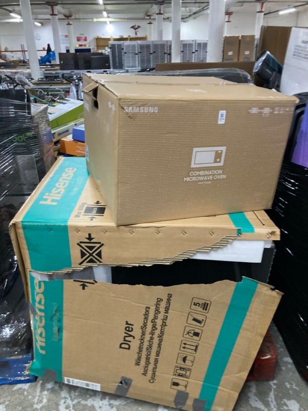 Lot 224  
            Nottingham SR1 - Delivery or Collection 

                
PALLET OF VARIOUS ITEMS INC, HISENSE DRYER MODEL: DH5S902BB