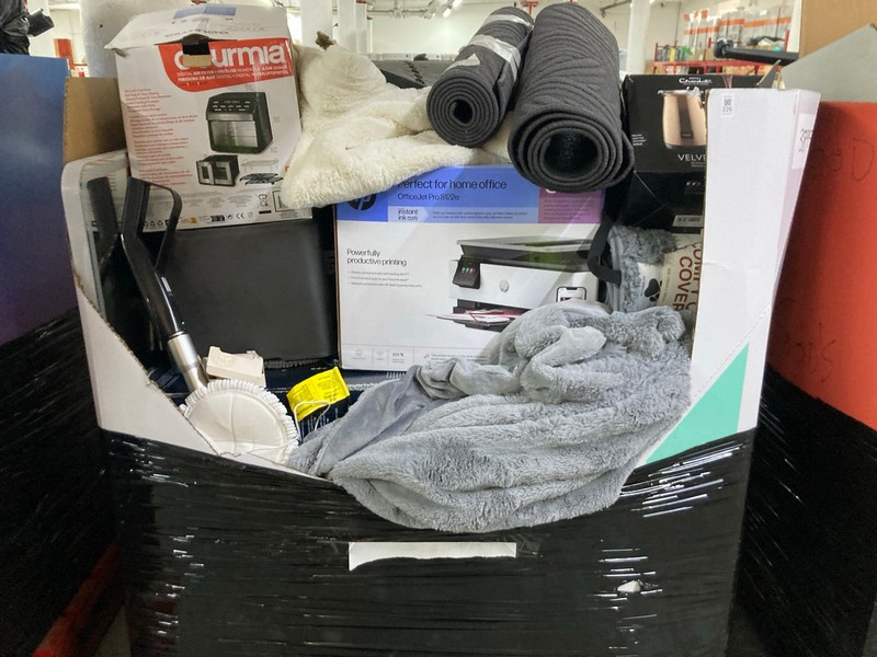 Lot 226  
            Nottingham SR1 - Delivery or Collection 

                
PALLET OF VARIOUS ITEMS INC. HOTEL CHOCOLATE VELVETISER