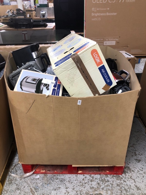 Lot 235  
            Nottingham SR1 - Delivery or Collection 

                
PALLET OF SMALL KITCHEN APPLIANCES