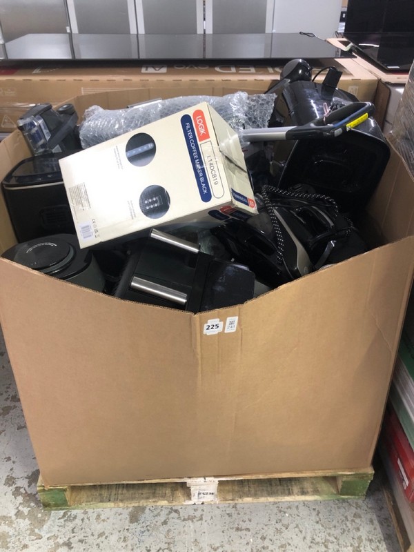 Lot 241  
            Nottingham SR1 - Delivery or Collection 

                
PALLET OF KITCHEN APPLIANCES (SMASHED/SALVAGE)