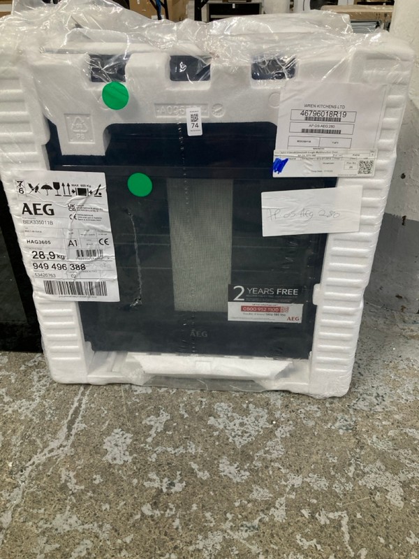 Lot 74  
            Nottingham SR1 - Delivery or Collection 

                
AEG BUILT-IN SINGLE OVEN - MODEL. BEX335011B (SEALED) - ORIGINAL RRP - £369.99