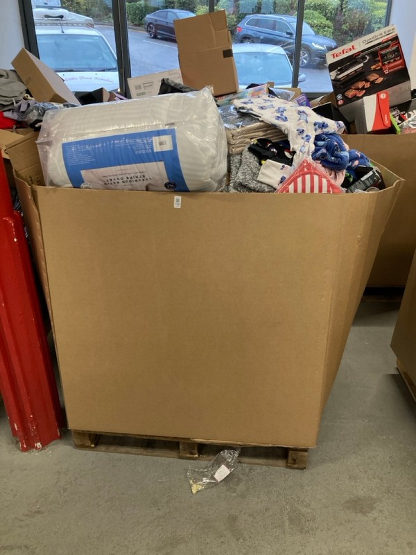 Lot 128  
            Nottingham SR8 - Collection Only 

                
PALLET OF VARIOUS ITEMS INC CLOTHING IN VARIOUS SIZES AND DESIGNS  - COLLECTION ONLY