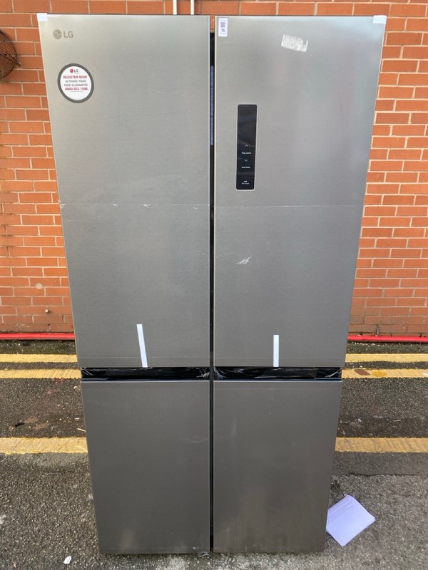 Lot 16  
            Nottingham SR8 - Delivery Or Collection 

                
LG FREESTANDING AMERICAN FRIDGE FREEZER MODEL: GMM41MSBEM RRP £799